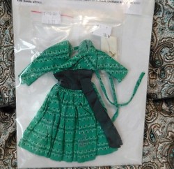 955 BARBIE DOLL 1963 SWINGIN' EASY GREEN DRESS, SASH, BLACK MULES,  WHITE CLUTCH